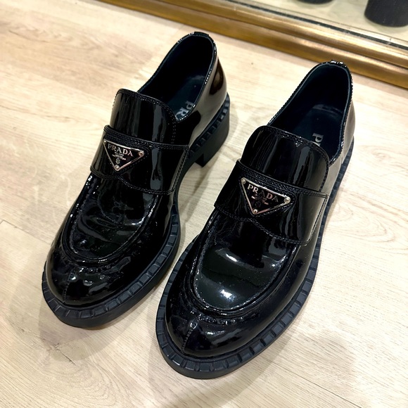 Prada black patent leather loafers size EU 39/US 9 - Picture 1 of 4